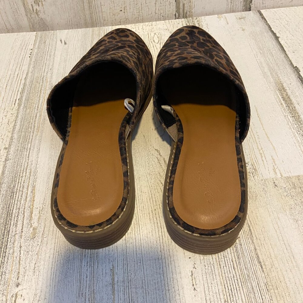 Universal Thread Women's Size 8.5 Slip On Faux Suede Mules Animal Print Shoes - Picture 6 of 9